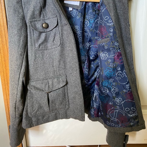 Delias Women’s Coat - Picture 3 of 3